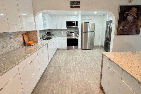 Condominio en venta en Miami, Florida, 3 dormitorios, 157.93 m2 № 1926843 - foto 10