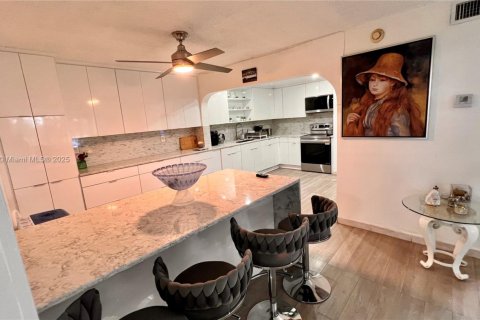Condominio en venta en Miami, Florida, 3 dormitorios, 157.93 m2 № 1926843 - foto 2