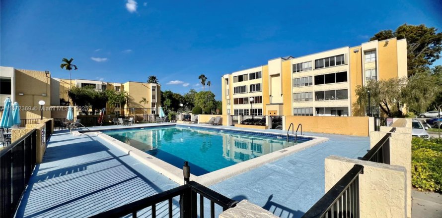 Condominio en Miami, Florida, 3 dormitorios  № 1926843