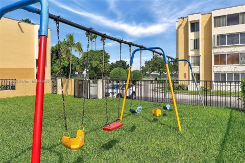 Condominio en venta en Miami, Florida, 3 dormitorios, 157.93 m2 № 1926843 - foto 18