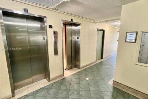 Condominio en venta en Miami, Florida, 3 dormitorios, 157.93 m2 № 1926843 - foto 14