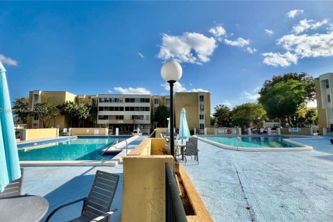 Condominio en venta en Miami, Florida, 3 dormitorios, 157.93 m2 № 1926843 - foto 23