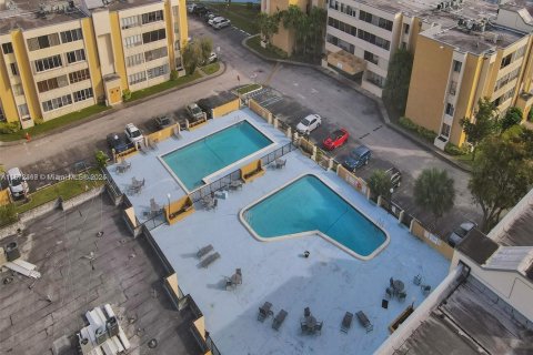 Condominio en venta en Miami, Florida, 3 dormitorios, 157.93 m2 № 1926843 - foto 20
