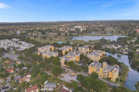 Condominio en venta en Miami, Florida, 3 dormitorios, 157.93 m2 № 1926843 - foto 15