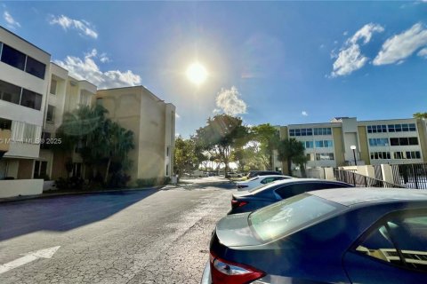 Condominio en venta en Miami, Florida, 3 dormitorios, 157.93 m2 № 1926843 - foto 29