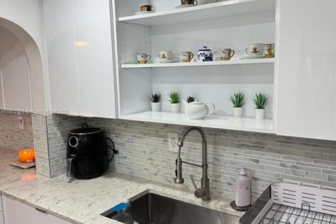 Condominio en venta en Miami, Florida, 3 dormitorios, 157.93 m2 № 1926843 - foto 8