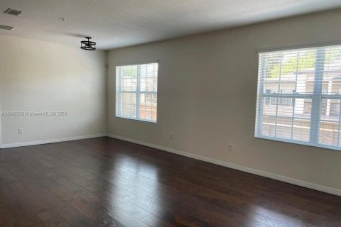 Townhouse in Orlando, Florida 3 bedrooms № 1944933 - photo 2