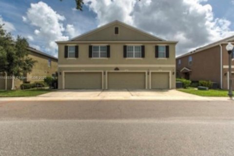 Townhouse in Orlando, Florida 3 bedrooms № 1944933 - photo 1
