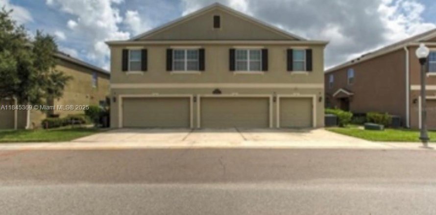 Townhouse in Orlando, Florida 3 bedrooms № 1944933
