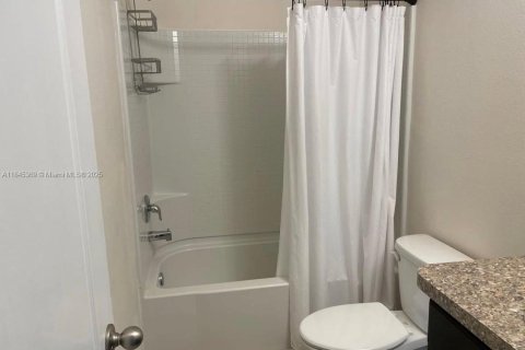 Townhouse in Orlando, Florida 3 bedrooms № 1944933 - photo 6
