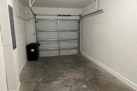 Townhouse in Orlando, Florida 3 bedrooms № 1944933 - photo 8