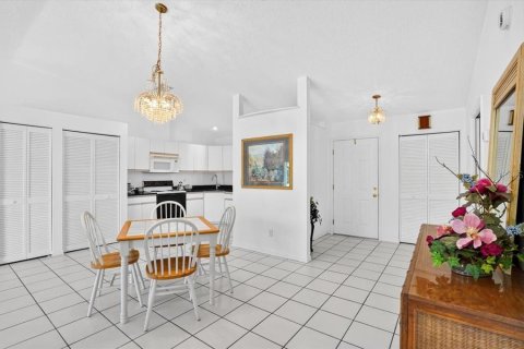 Condo in Palmetto, Florida, 2 bedrooms  № 2379558 - photo 14