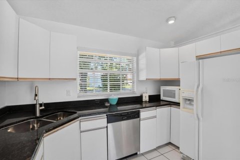 Condo in Palmetto, Florida, 2 bedrooms  № 2379558 - photo 12