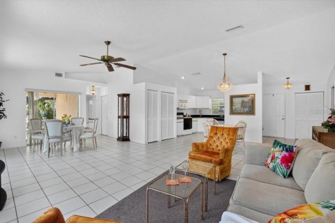 Condo in Palmetto, Florida, 2 bedrooms  № 2379558 - photo 7
