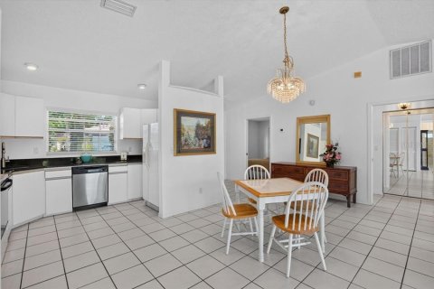 Condo in Palmetto, Florida, 2 bedrooms  № 2379558 - photo 13