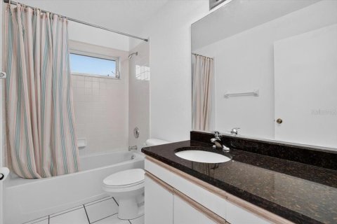 Condo in Palmetto, Florida, 2 bedrooms  № 2379558 - photo 22