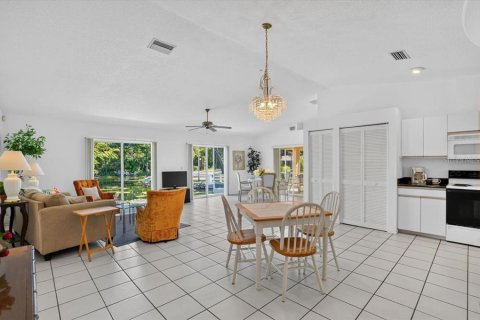 Condo in Palmetto, Florida, 2 bedrooms  № 2379558 - photo 15