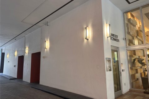 Купить кондоминиум в Майами, Флорида 2 спальни, 111.48м2, № 1961657 - фото 4