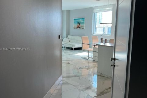Купить кондоминиум в Майами, Флорида 2 спальни, 111.48м2, № 1961657 - фото 17