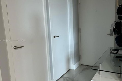 Купить кондоминиум в Майами, Флорида 2 спальни, 111.48м2, № 1961657 - фото 14