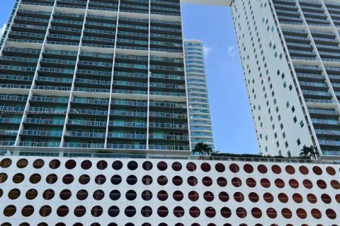 Купить кондоминиум в Майами, Флорида 2 спальни, 111.48м2, № 1961657 - фото 1