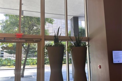 Купить кондоминиум в Майами, Флорида 2 спальни, 111.48м2, № 1961657 - фото 9