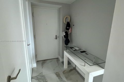 Купить кондоминиум в Майами, Флорида 2 спальни, 111.48м2, № 1961657 - фото 15