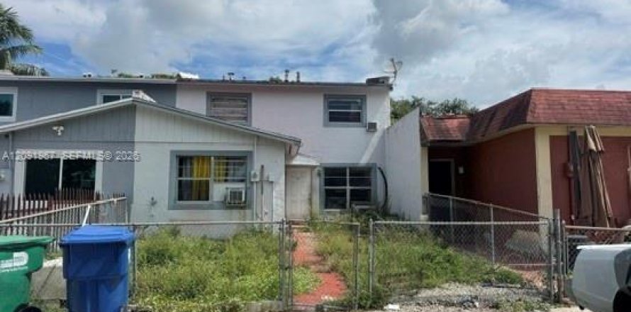 Adosado en Miami Gardens, Florida 4 dormitorios, 114.36 m2 № 2374898
