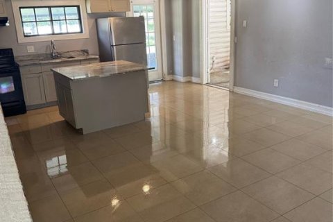 Casa en venta en Orlando, Florida, 4 dormitorios, 188.41 m2 № 1902489 - foto 3