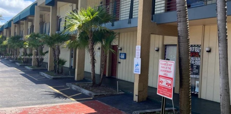 Immobilier commercial à Lauderhill, Floride № 1756061