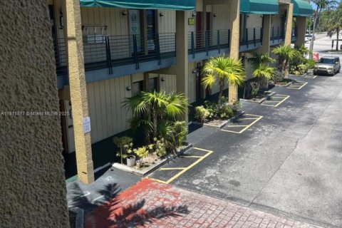 Immobilier commercial à vendre à Lauderhill, Floride № 1756061 - photo 2