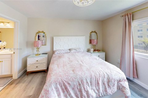 Townhouse in Florida City, Florida 3 bedrooms, 159.33 sq.m. № 1744050 - photo 30