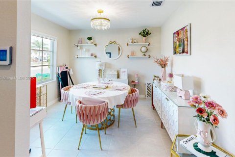 Townhouse in Florida City, Florida 3 bedrooms, 159.33 sq.m. № 1744050 - photo 6