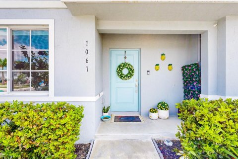 Townhouse in Florida City, Florida 3 bedrooms, 159.33 sq.m. № 1744050 - photo 3