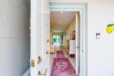 Townhouse in Florida City, Florida 3 bedrooms, 159.33 sq.m. № 1744050 - photo 4