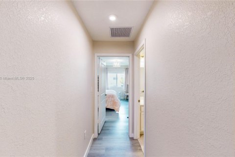Townhouse in Florida City, Florida 3 bedrooms, 159.33 sq.m. № 1744050 - photo 27