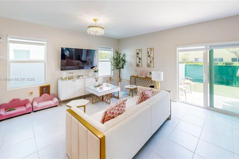 Townhouse in Florida City, Florida 3 bedrooms, 159.33 sq.m. № 1744050 - photo 17