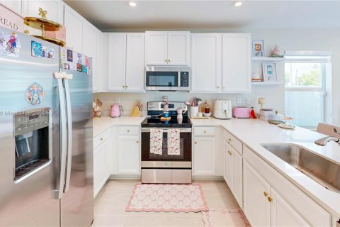 Townhouse in Florida City, Florida 3 bedrooms, 159.33 sq.m. № 1744050 - photo 13