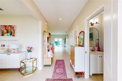 Townhouse in Florida City, Florida 3 bedrooms, 159.33 sq.m. № 1744050 - photo 5