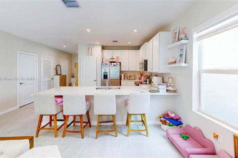 Townhouse in Florida City, Florida 3 bedrooms, 159.33 sq.m. № 1744050 - photo 18