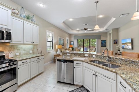 House in Lakewood Ranch, Florida 2 bedrooms, 203.83 sq.m. № 2291066 - photo 17