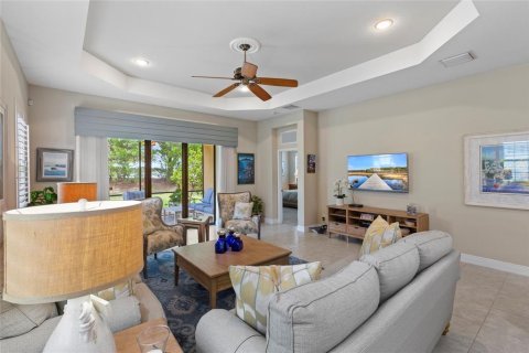 House in Lakewood Ranch, Florida 2 bedrooms, 203.83 sq.m. № 2291066 - photo 9