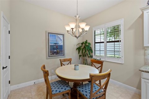 House in Lakewood Ranch, Florida 2 bedrooms, 203.83 sq.m. № 2291066 - photo 19