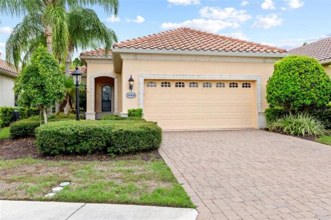 House in Lakewood Ranch, Florida 2 bedrooms, 203.83 sq.m. № 2291066 - photo 2