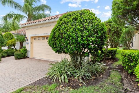 House in Lakewood Ranch, Florida 2 bedrooms, 203.83 sq.m. № 2291066 - photo 3