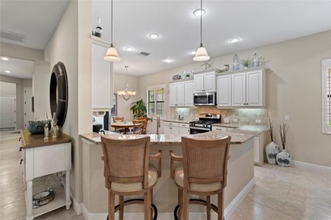 House in Lakewood Ranch, Florida 2 bedrooms, 203.83 sq.m. № 2291066 - photo 12
