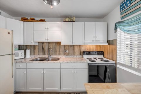 Condo in Daytona Beach, Florida, 1 bedroom  № 1813137 - photo 27