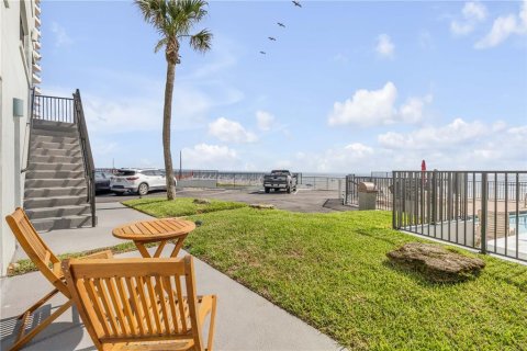 Condo in Daytona Beach, Florida, 1 bedroom  № 1813137 - photo 14