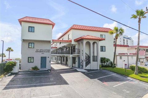 Condo in Daytona Beach, Florida, 1 bedroom  № 1813137 - photo 5