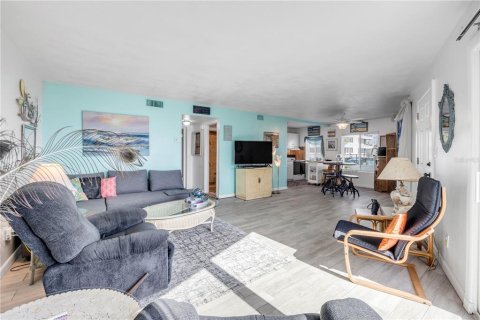 Condo in Daytona Beach, Florida, 1 bedroom  № 1813137 - photo 20
